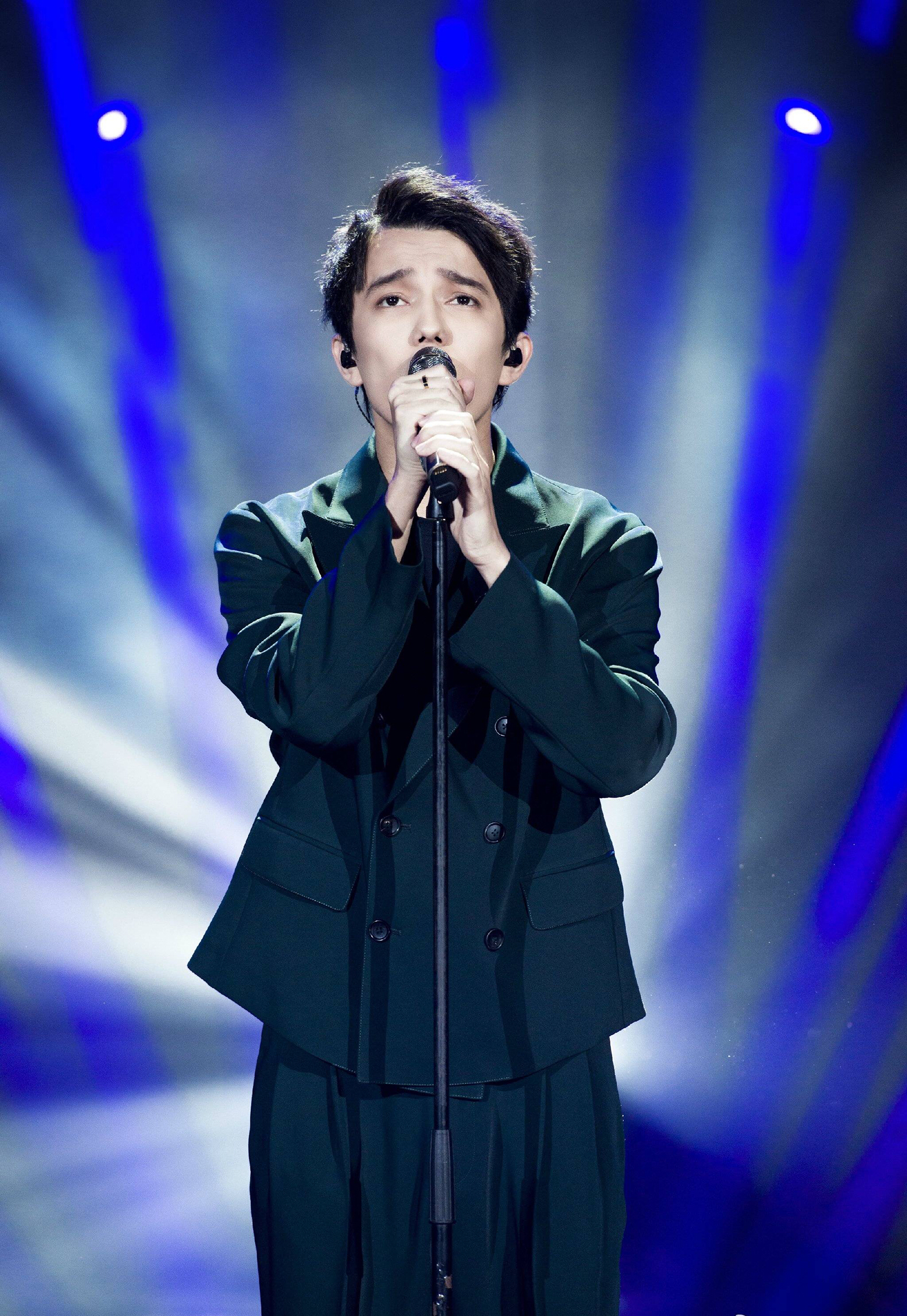 kudaibergen),1994年5月24日出生于哈萨克斯坦,哈萨克斯坦男歌手,毕业