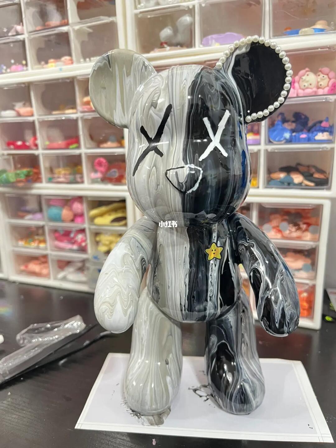 黑白拼色暴力熊