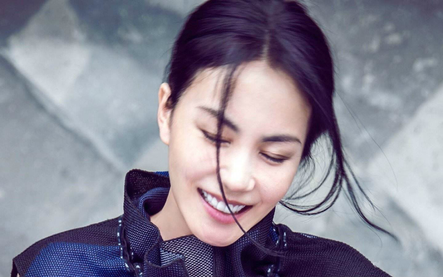 当年王蓉出道的时候其实还是用着自己"王菲"的名字,但是那个时候王菲