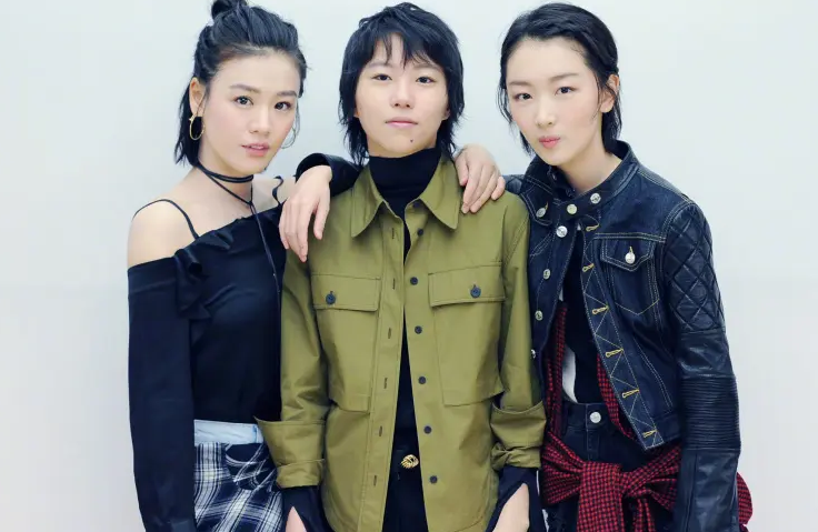 窦靖童,周冬雨,马思纯,三个年纪相仿的年轻人风风火火享受着他们的