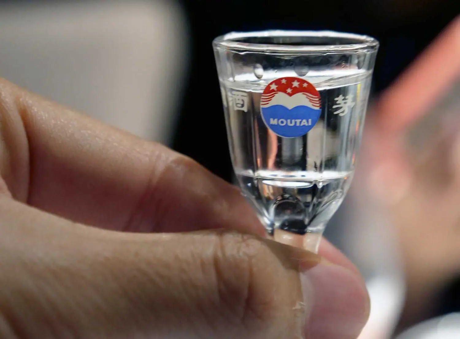 飞天茅台为什么要赠送两个小酒杯