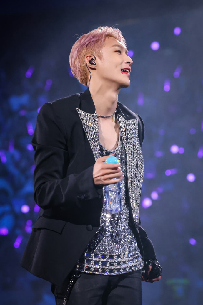 李治廷去张艺兴演唱会了#李治廷许愿好兄弟身体健康,这两人的感情也