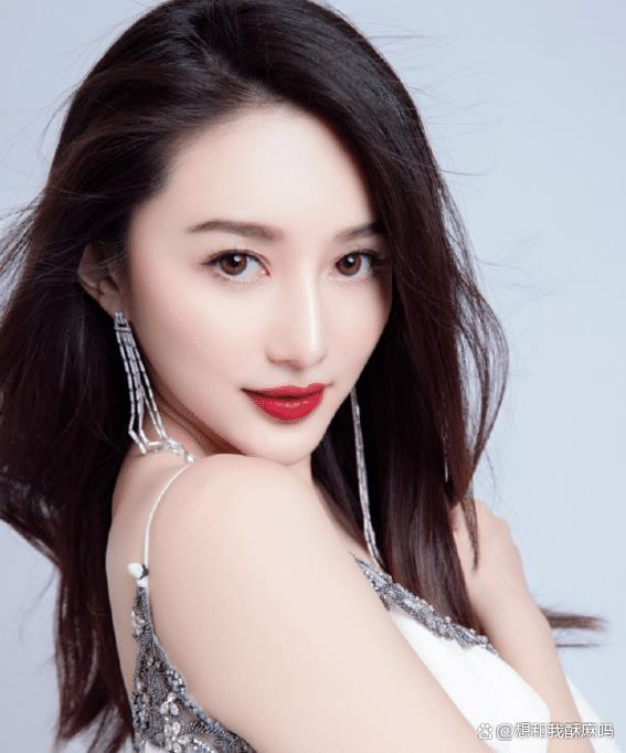 黄晓明的感情生活一直是网友热议的话题.自出道以来,身边的绯闻不断.