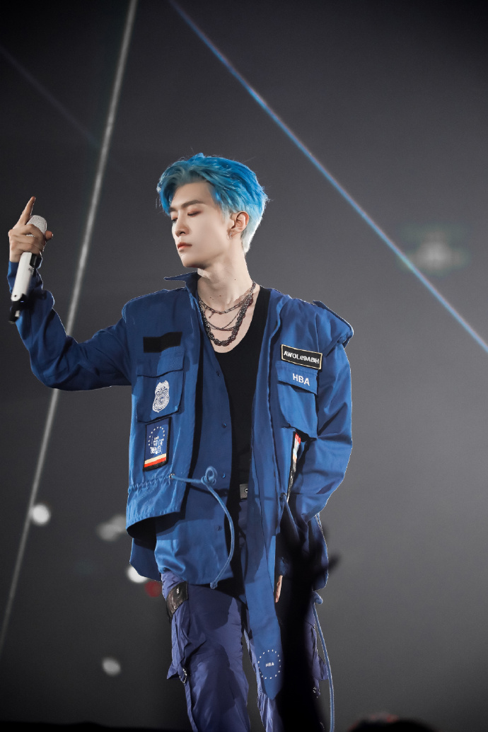 范丞丞左肩有你