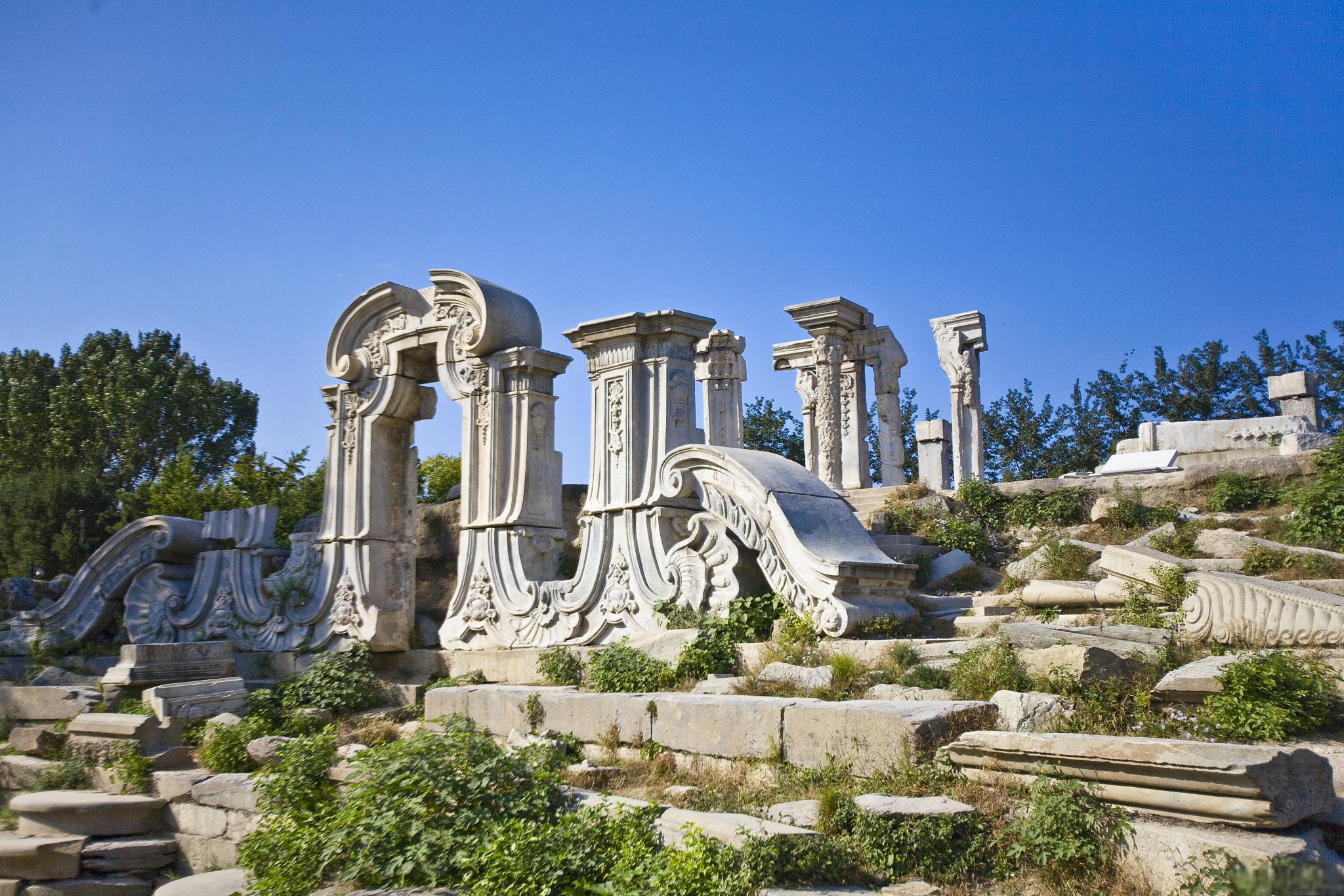 圆明园遗址公园 圆明园,这座曾经被誉为"万园之园"的辉煌宫殿,如今已