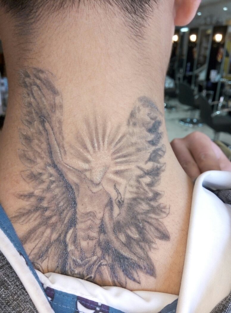 纹身后9天,颜色掉成这样.会反色嘛?为什么会变成这样?需要补色嘛?