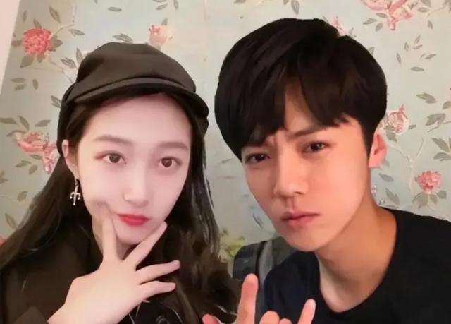 关晓彤鹿晗日本甜蜜过七夕!秀大长腿身高差瞩目,恋爱6年被催婚