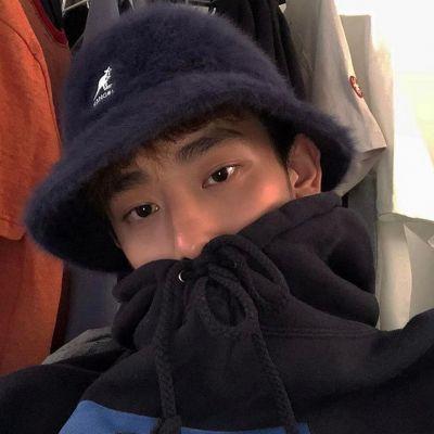 由美头网整理发布,男生头像频道提供更多与韩系,成熟,冷酷,无水印,男