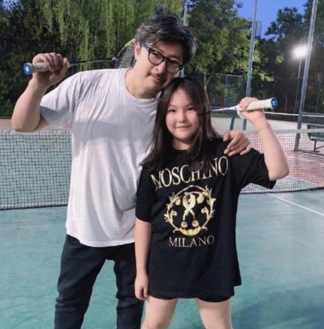 终于知道伙食费都花哪了,王诗龄11岁身高170,身材壮实不输李湘_女儿