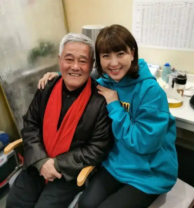 国家一级演员闫学晶曾亲手拔掉父亲氧气管今与二婚老公很幸福