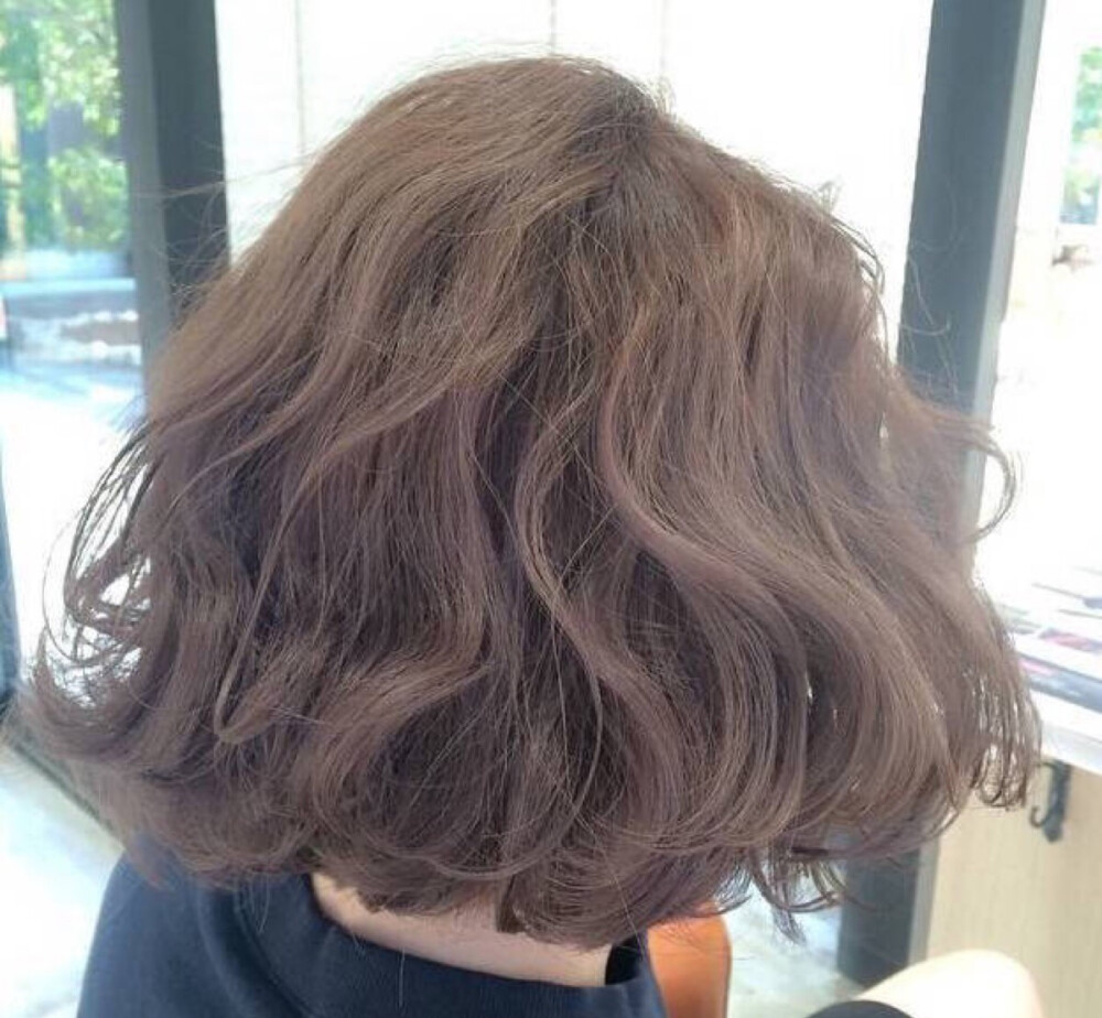 短发大卷圣诞烫染个浅色让你成为圣诞轰趴的焦点