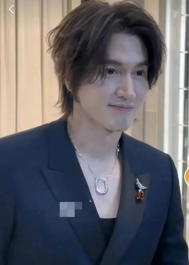 47岁言承旭近照曝光!身材依旧挺拔,皮肤紧致眼神如少年!