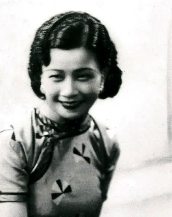 阮玲玉是民国电影演员,也是深受观众喜爱的当红女演员.