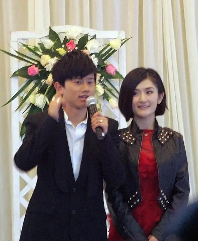 谢娜说了4个字把何炅笑喷了_朋友_关系_张杰