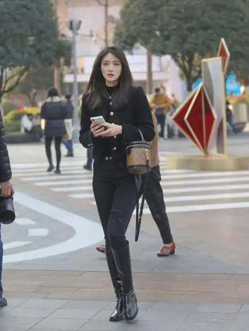 街拍  #街头摄影  #索尼  #产品摄影  #相机配件分享  #重庆街拍