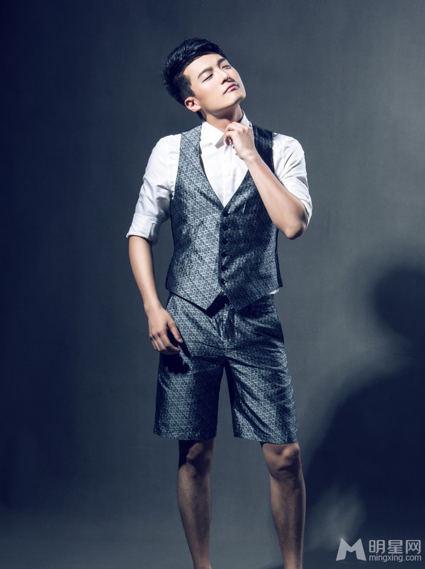 爱情公寓4孙艺洲大片肌肉尽显时尚帅气