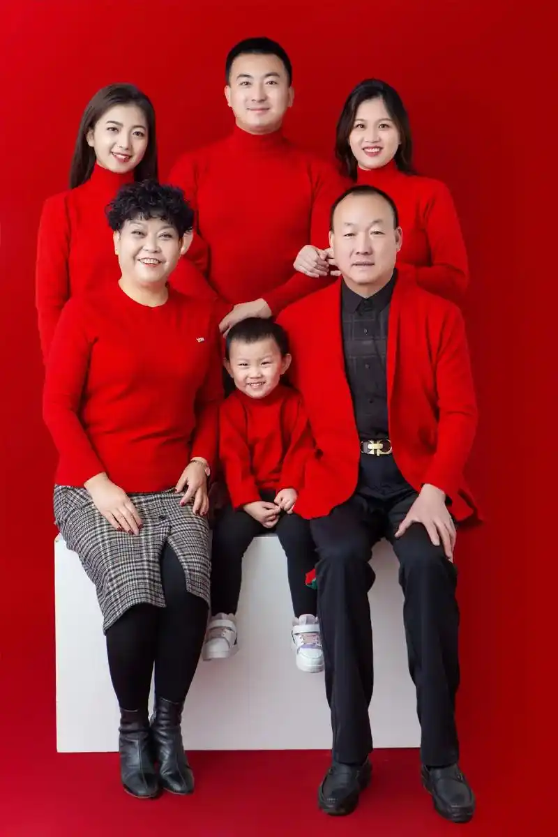 幸福快乐的一家人!#相亲相爱一家人永远爱你们 #愿家人们都平 - 抖音