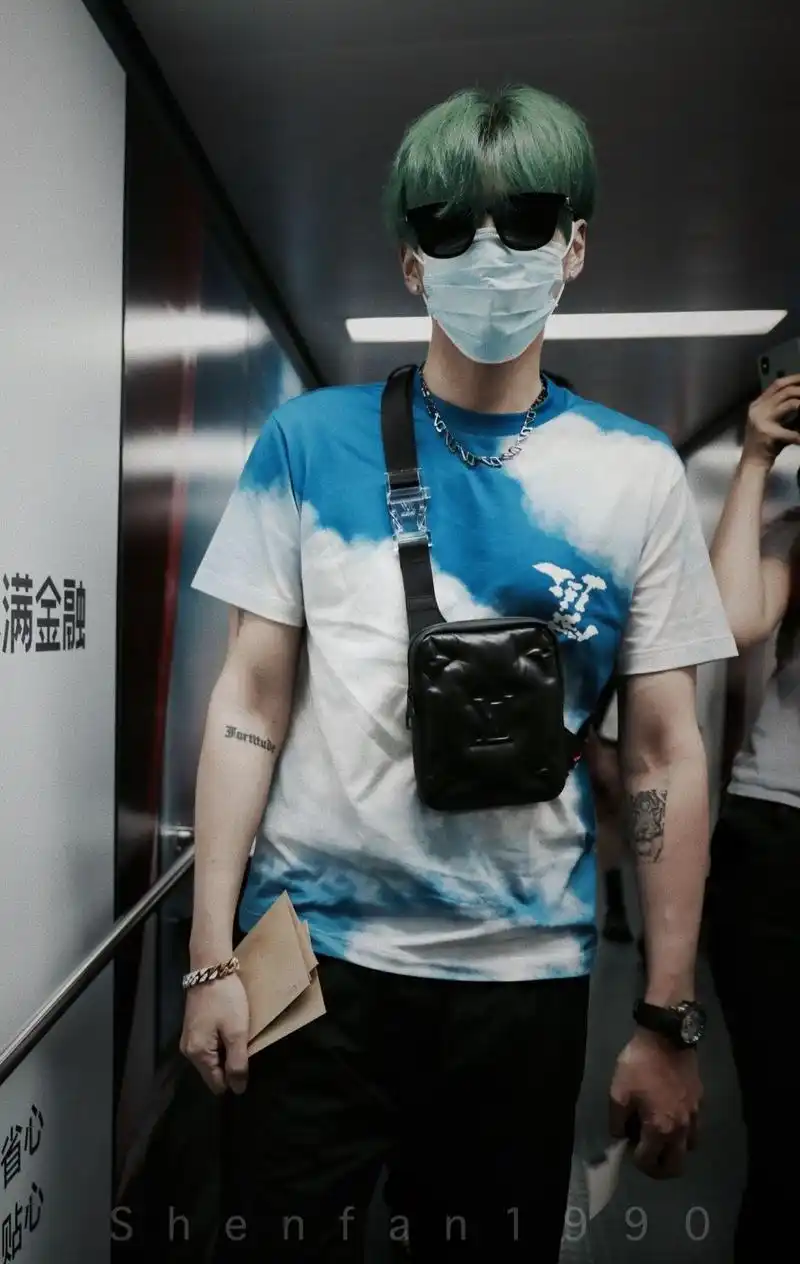 吴亦凡最新行程机场图 赶赴新综艺潮玩人类