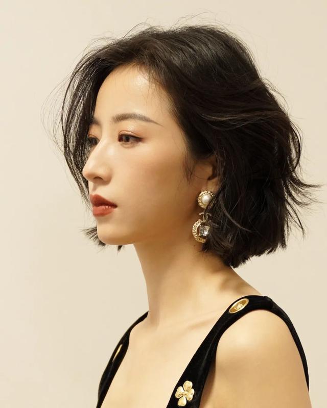 为什么女星集体上头下巴短发?