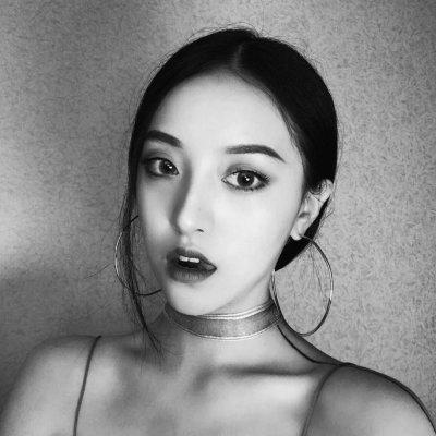 高清黑白女头高清好看冷艳的黑白性感女头像图片