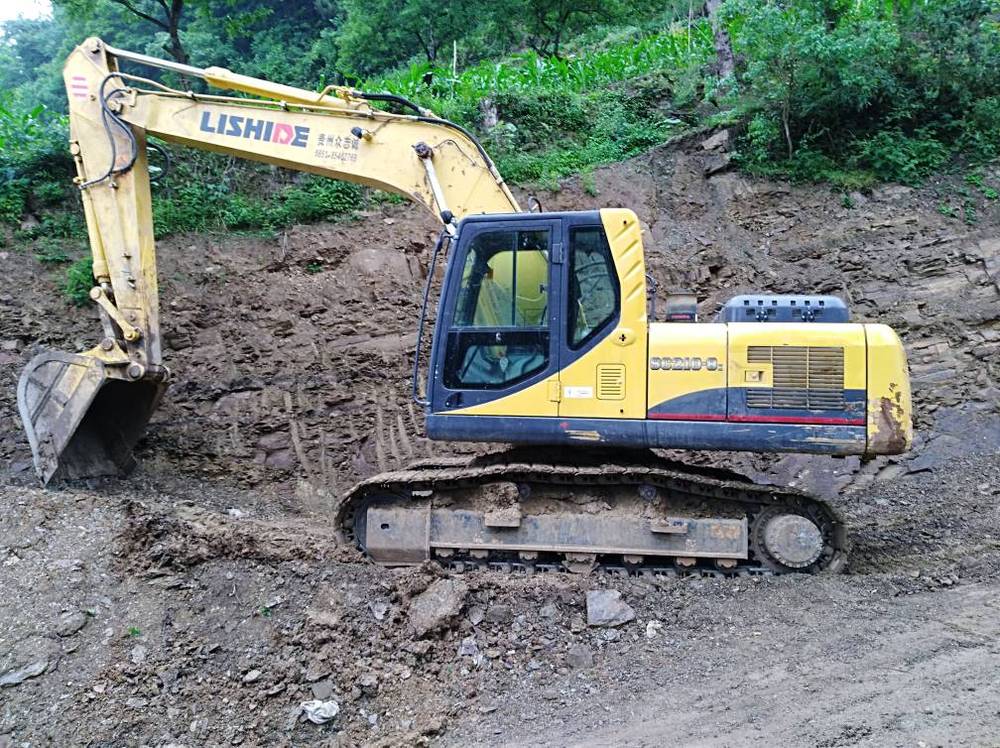 贵州铜仁地区出租力士德中挖sc210挖掘机