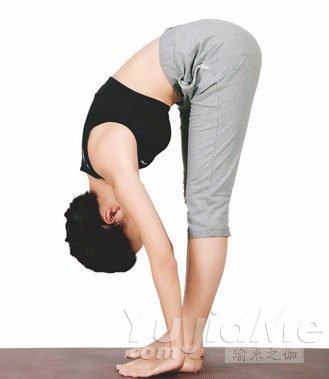 五,单腿支撑 拉伸大腿后侧线条