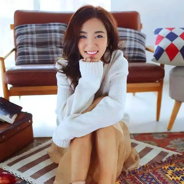 18 岁起她便踏上演艺之路,这期间虽未正式官宣过恋情,然而和她传绯闻