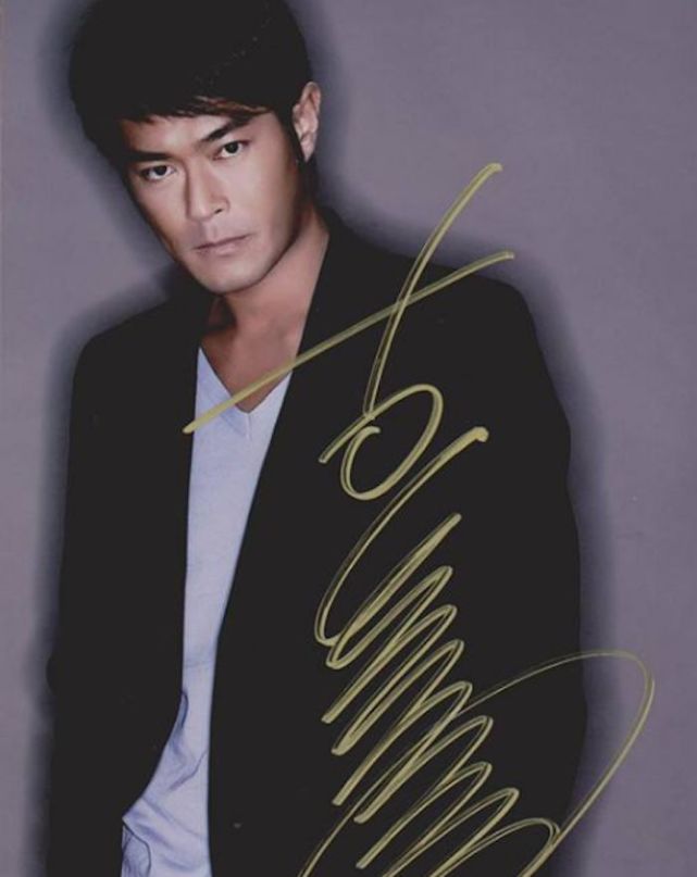 宁静签名在胸上不算什么,看看古天乐范冰冰的签名,你会忍不住大笑