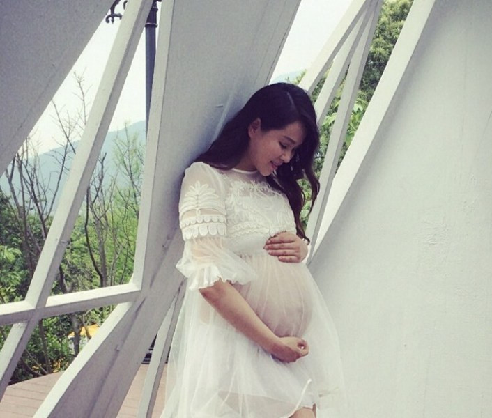 大尺度!伊能静穿孕妇装挺大肚性感照