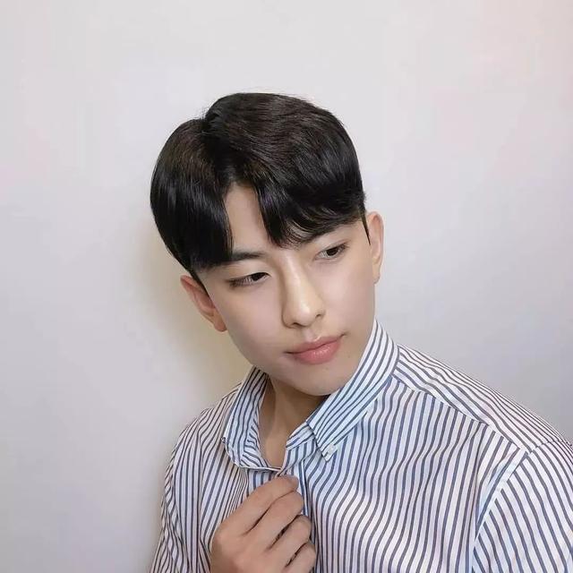 男生三七分烫发发型