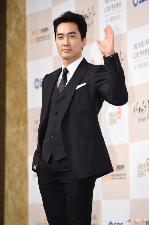 宋承宪出席《师任堂,光的日记》制作发布会男神也笔芯