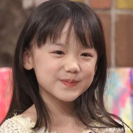 也是因为她小时候太过可爱,所以长大后的样子才让很多观众接受不了,并