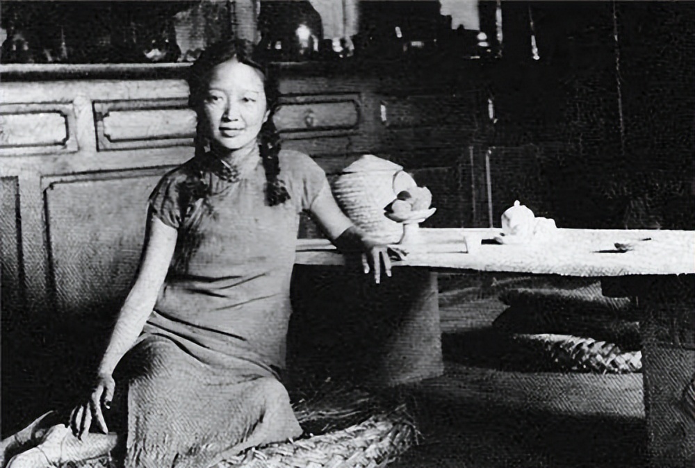 蒋士云嫁二婚银行总裁,20岁做6个孩子后妈,90岁张学良念念不忘