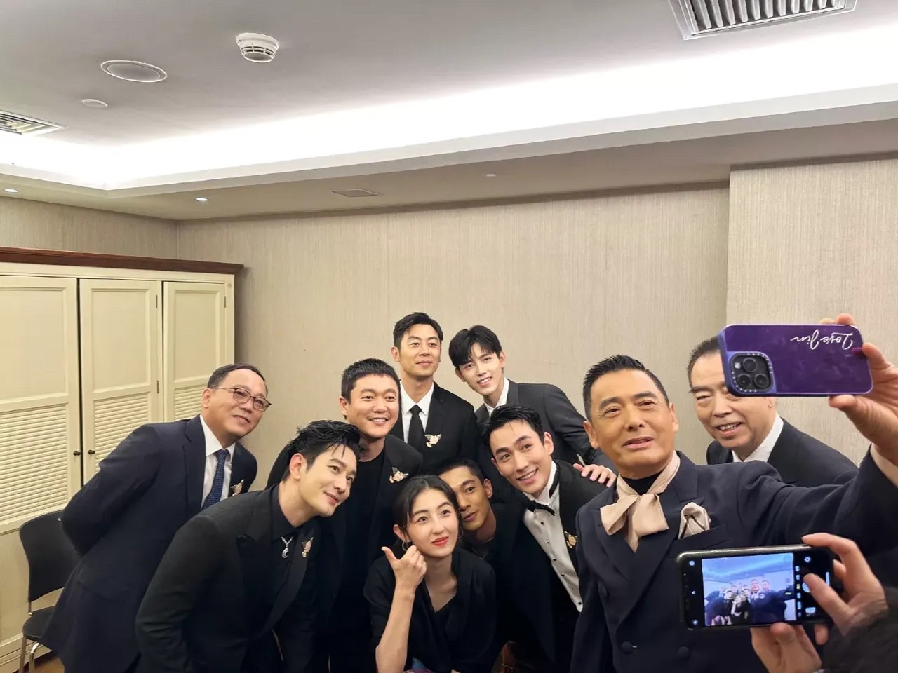 看看这张男明星的大合照,有什么玄机没有[嘻嘻][嘻嘻][嘻嘻][嘻嘻]