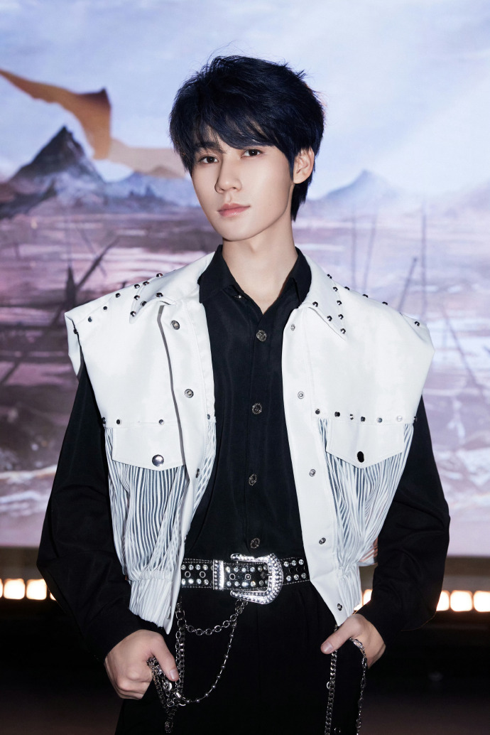 给张真源许个星愿##张真源 廿一无拘踏歌绿海奔行