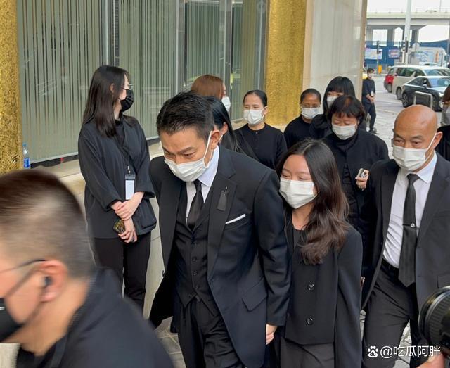 刘德华父亲刘礼于11月20日在家人陪伴中安详去世,刘德华暂停工作回家