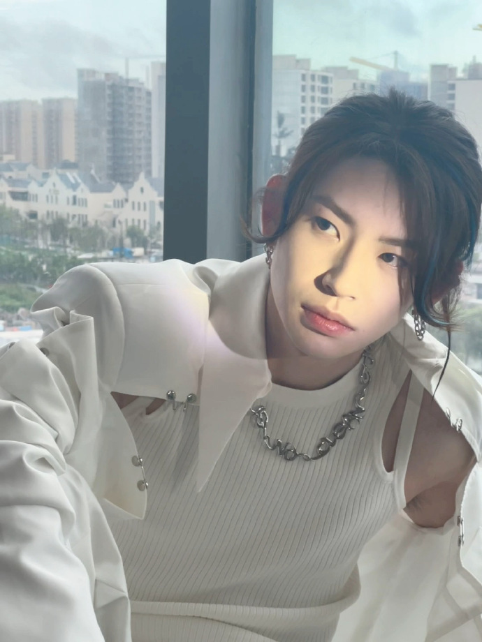 永劫无间全明星周末##小鬼蓝色挑染发型##小鬼纯白造型