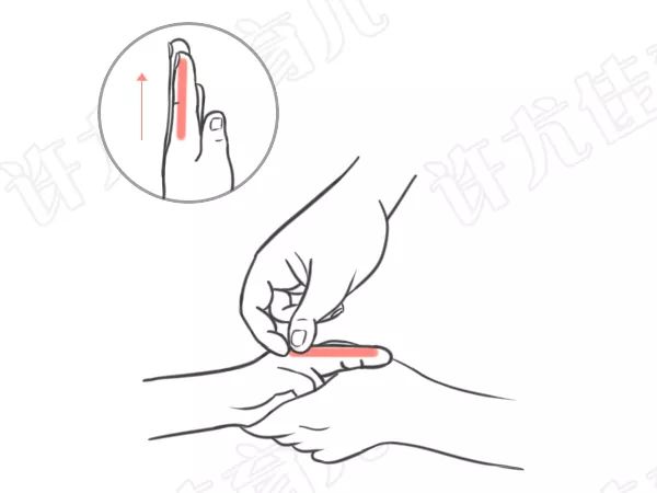 可以给孩子做摩腹,顺逆时针各两分钟;捏脊,补脾经,清胃经,清大肠经