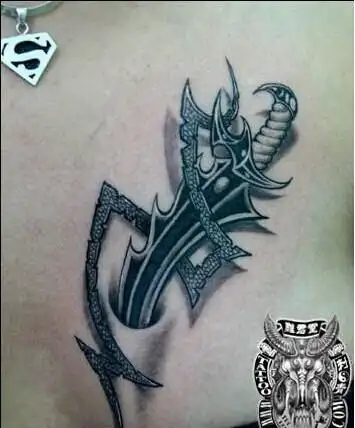 男生胸部漂亮3d匕首个性纹身