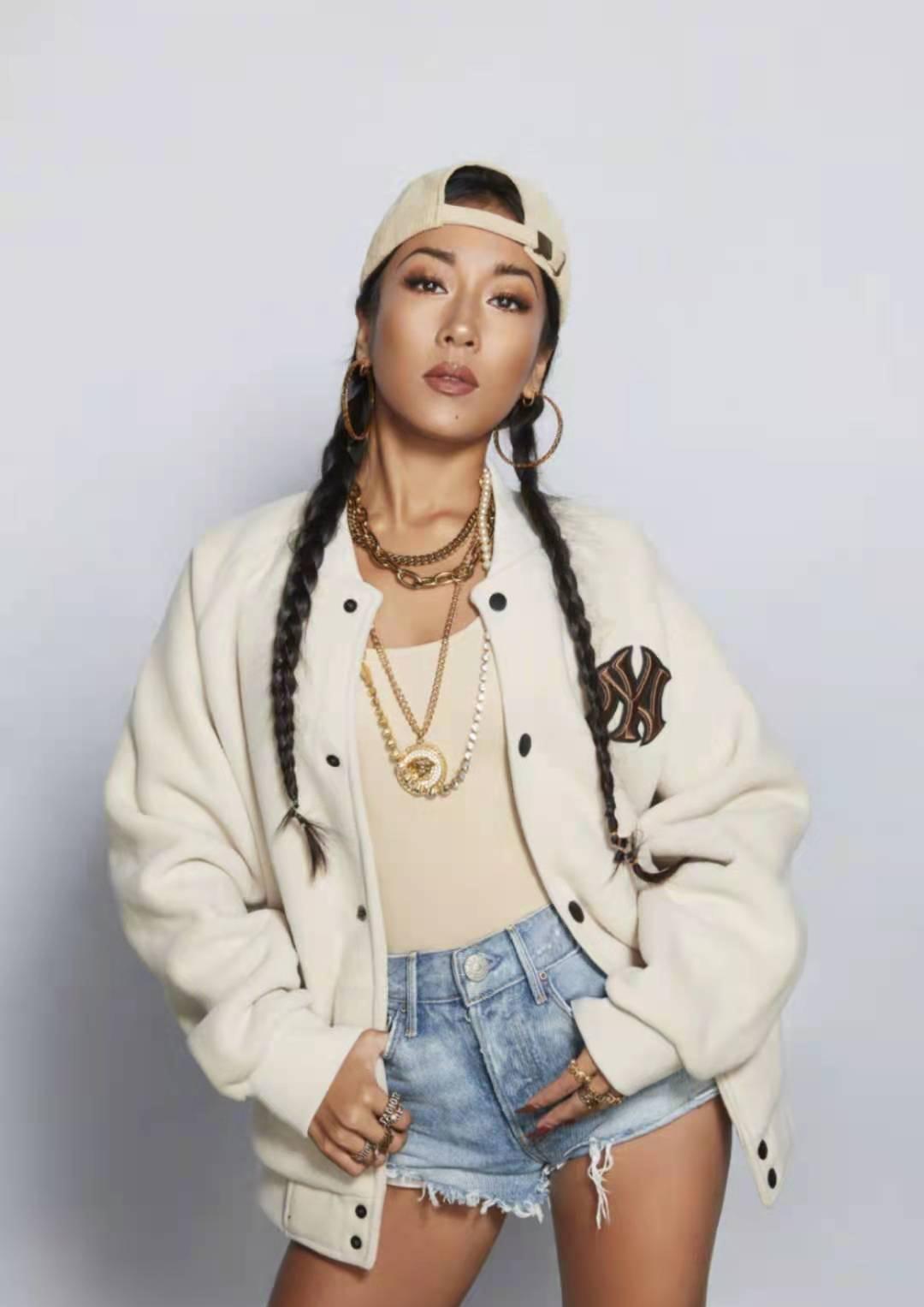 大家更喜欢吉克隽逸的哪身搭配呢,对吉克隽逸皮肤白皙却甘愿"