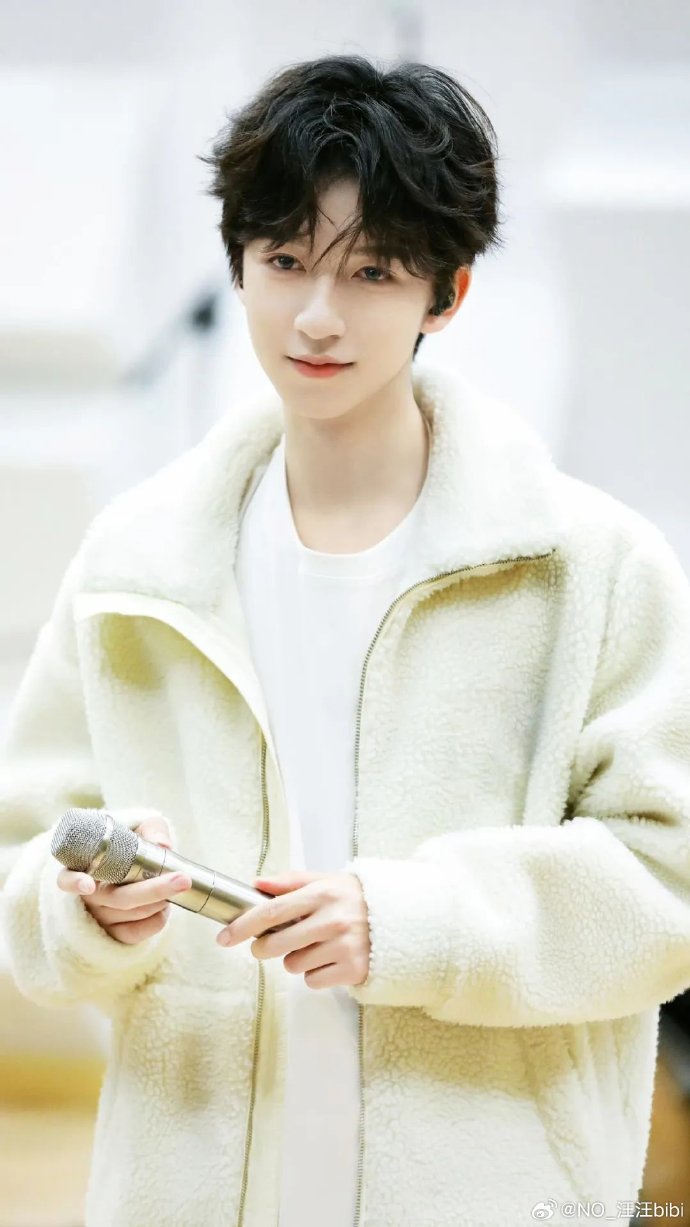 贺峻霖##比耶告白贺峻霖##贺峻霖2024 霖声漫漫扬四海