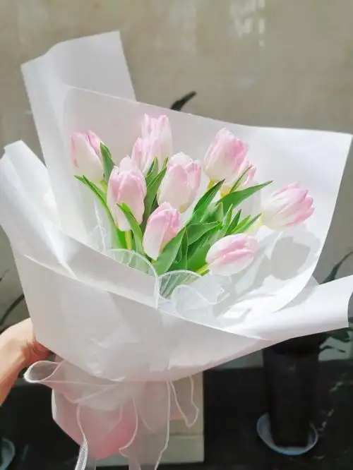 粉色郁金香花束