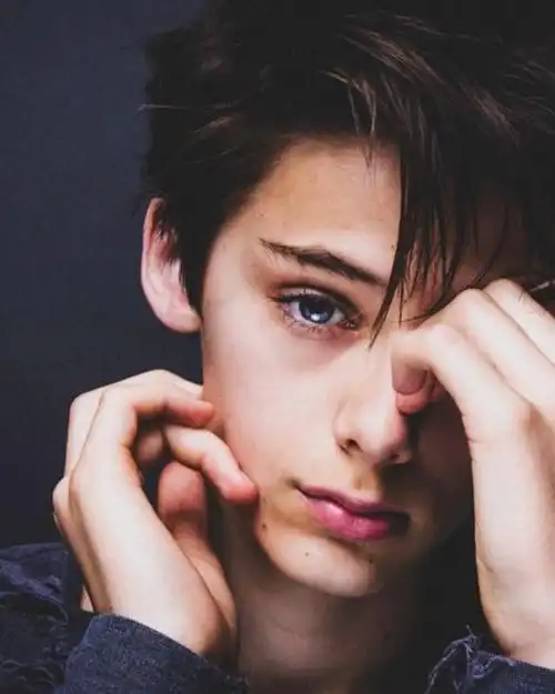 世界最帅男孩!16岁193长腿有腹肌,网友:像年轻小李子