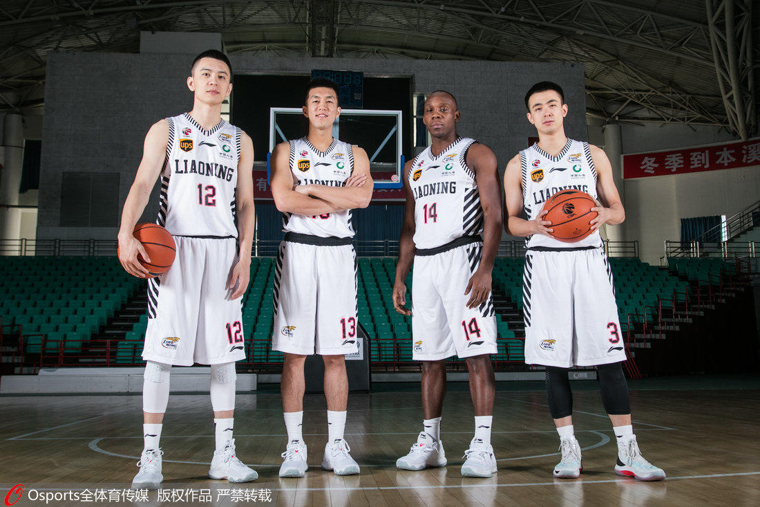 官方写真今日发布,郭艾伦,赵继伟,杨鸣,哈德森组成的豪华后霸气合照