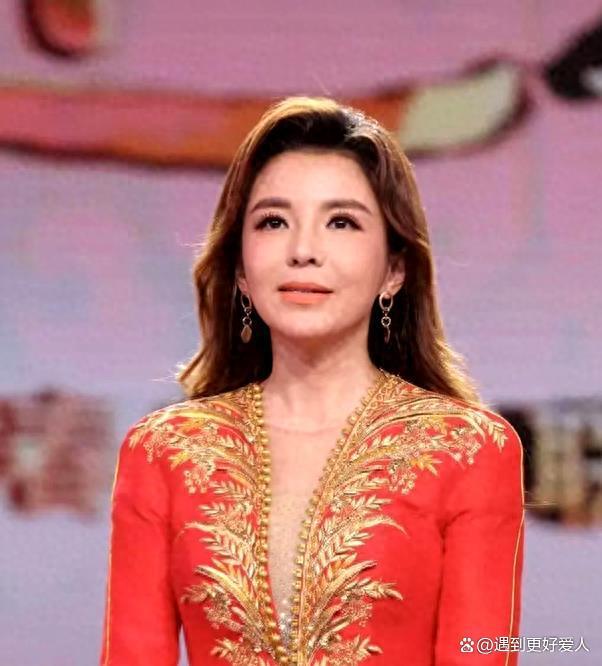 央视综艺频道人事调整:朱迅离场,张泽群开启人生"第二春"!