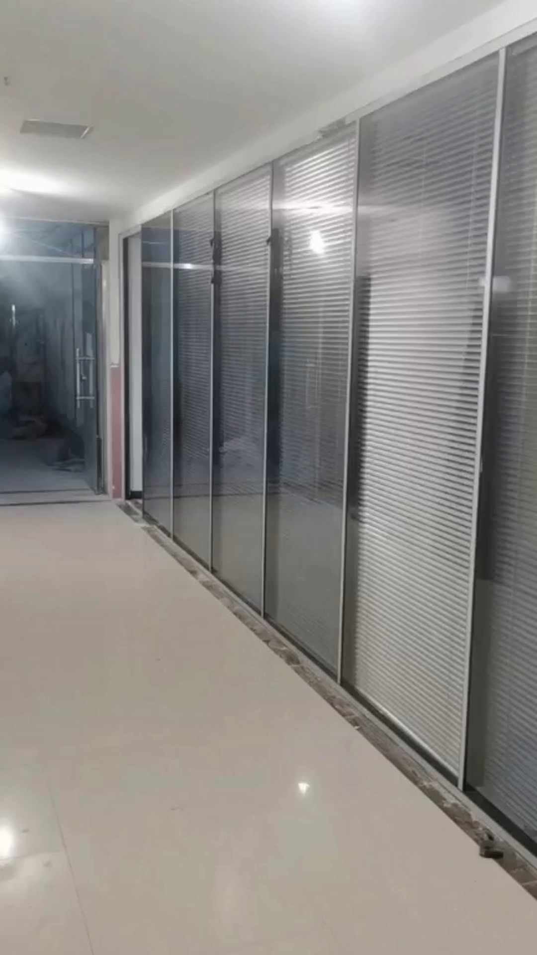 天津室内办公玻璃隔断 百叶隔断 玻璃门办公 双层玻璃隔断-度小视