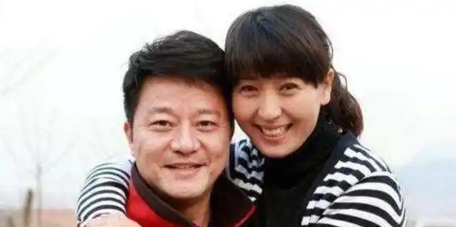 被评为演艺圈十大孝子的闫学晶,为何又亲手拔掉了父亲的氧气管?