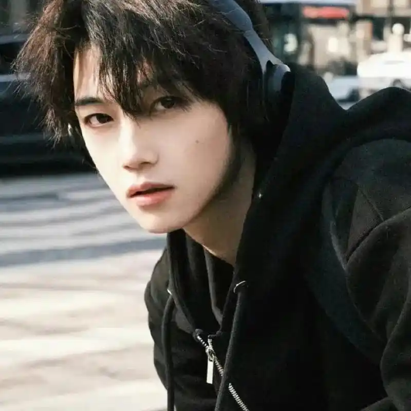 喜欢的男生头像来啦 简单干净阳光07#男生头像#优质头像 # - 抖音