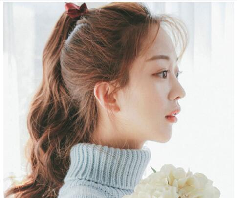 卷发马尾怎么扎好看 女生好看卷发马尾图片大全