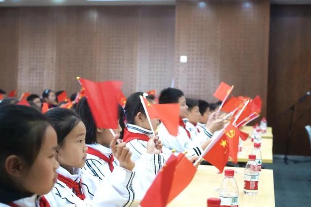 厚植家国情怀,砥砺强国之志,沪藏两地四校同上一堂